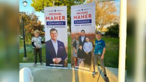 Banner - deluxe retractable (2)